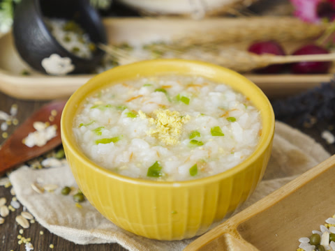 小银鱼蔬菜蛋黄粥